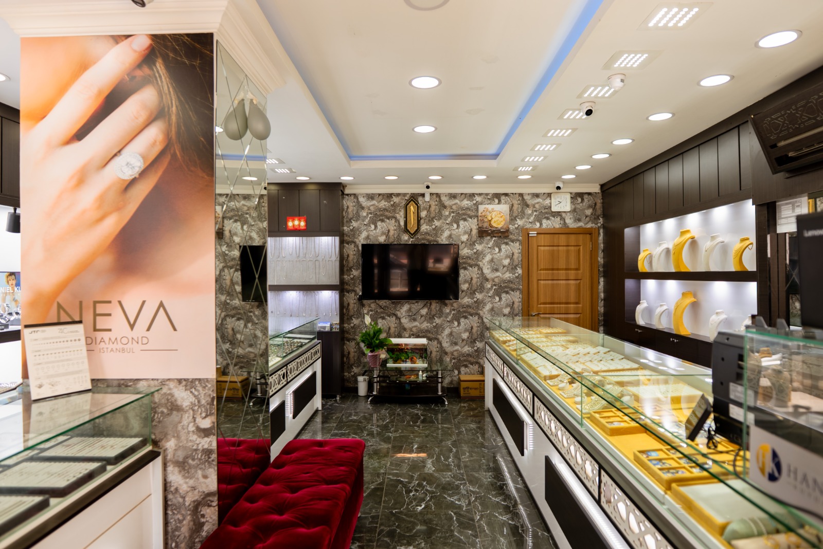 Liya Gold Vitrin